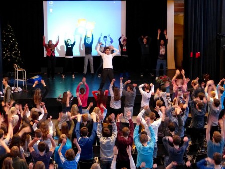 Ochtend gymnastiek na een slapeloze nacht tijdens ZYL!
